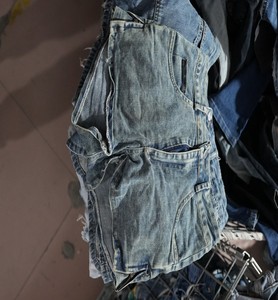 Paca de Ropa de Segunda Mano de 38 kg, Pantalones Cortos de Mezclilla para Mujer en Oferta, Ropa de Segunda Mano al Por Mayor - Product Image 2