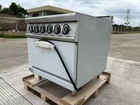 Cuisinière électrique professionnelle en acier inoxydable robuste à 4 plaques chauffantes avec four pour usage en restaurant