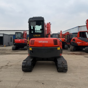 Mini-excavatrice sur chenilles Hitachi ZX55 d'occasion, d'origine japonaise, pour travaux de terrassement de petite envergure. - Product Image 3