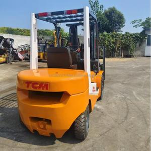 Chariot élévateur diesel de 3 tonnes fabriqué au Japon par TCM, modèle FD25, d'occasion, excellent état, pour les industries de vente au détail - Product Image 3