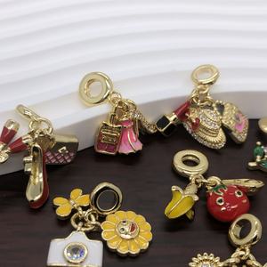 Bolso <span class=keywords><strong>de</strong></span> oro <span class=keywords><strong>de</strong></span> 18 quilates con microincrustaciones, tacón alto, juego <span class=keywords><strong>de</strong></span> lápices labiales, colgante <span class=keywords><strong>de</strong></span> cobre con agujero grande, accesorio <span class=keywords><strong>de</strong></span> colgante <span class=keywords><strong>de</strong></span> lujo ligero para bricolaje - Product Image 2