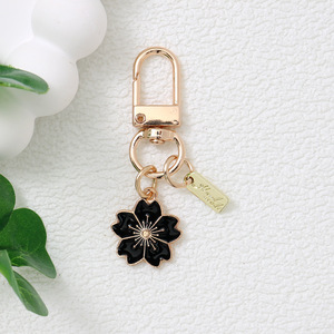 Porte-clés vintage en alliage de zinc avec fleur de cerisier en émail mignon, charmes de luxe pour cadeaux - Product Image 2