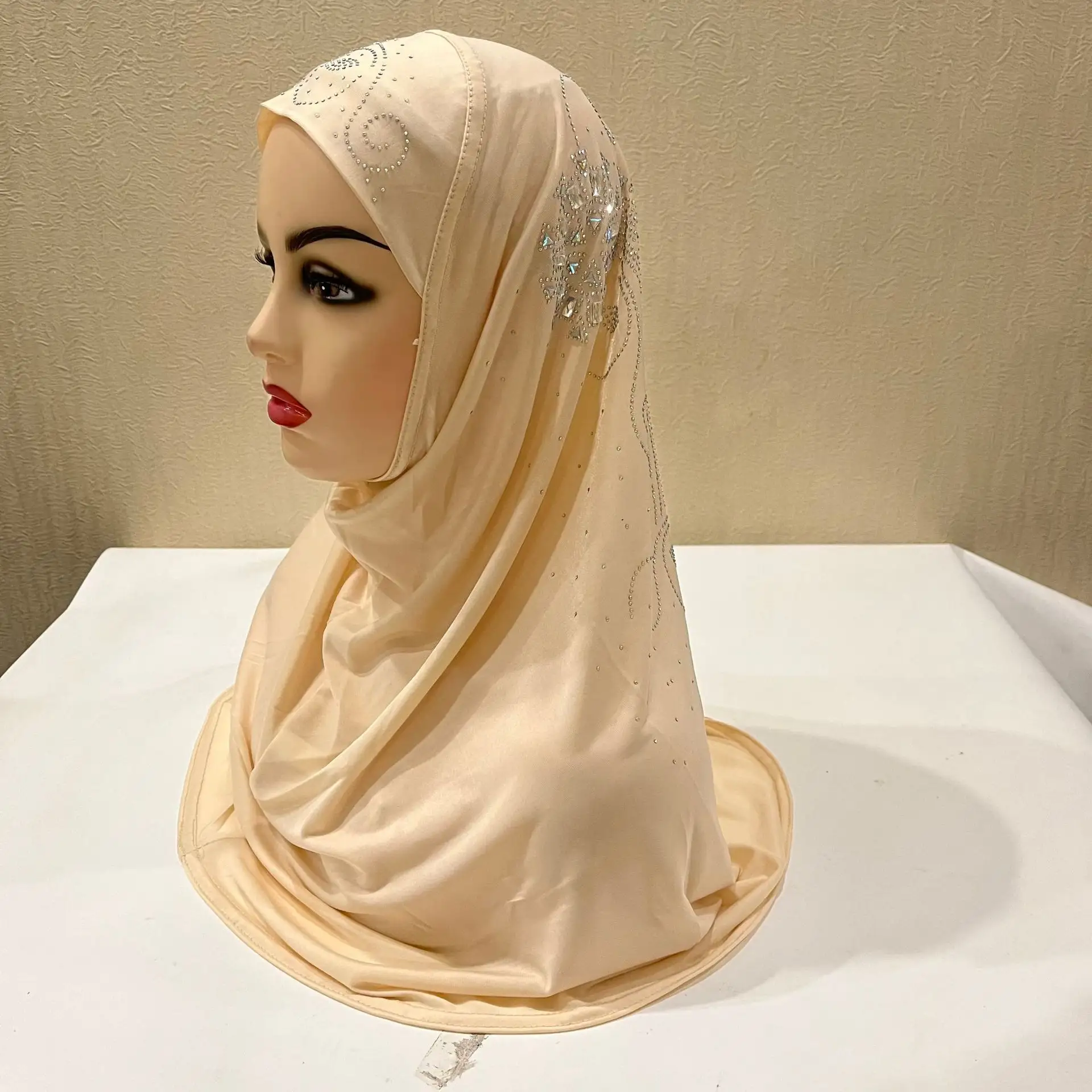 New Malaysia Tudung Damen Crinkle Plain Farbe Atmungsaktiver Stoff Schal Schal Wrap Muslim Frauen Glänzende Pailletten Hijabs