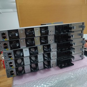 สวิตช์เครือข่าย C9300L-24P-4X-E กิกะบิตอีเธอร์เน็ต 24 พอร์ต แคตาลิสต์ 9300 สวิตช์อัปลิงค์คงที่ 24 พอร์ต PoE+ อัปลิงค์ 4X10G - Product Image 2