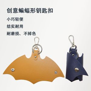 Llavero de cuero PU con forma de murciélago para Halloween, llavero con mosquetón, soporte para llaves duradero y antipérdida para uso en el hogar y el coche - Product Image 2