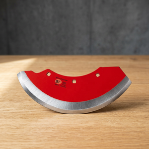 Lame industrielle incurvée rouge en acier à haute teneur en carbone, outil de coupe pour machines de récolte - Product Image 1