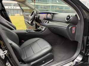 Ottima Offerta: Mercedes-Benz E300L Sporty Luxury 2.0T 9AT del 2016, Telecamera 360°, CCS, Autohold, <span class=keywords><strong>HAC</strong></span>, Tetto Panoramico, 4 Porte, 5 Posti, Auto Usata - Product Image 4