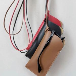 กระเป๋าใส่ไวน์หนัง PU หรูหรา สกรีนโลโก้ได้ พร้อมช่องใส่แก้ว สำหรับคริสต์มาส - Product Image 2
