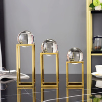 Ornement de décoration d'intérieur en fer forgé style européen avec boule de cristal créative pour entrées, hôtels, restaurants – Fabrication chinoise, vente en gros
