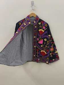 Chaqueta Bordada Suzani de Terciopelo Negro Hecha a Mano, Abrigo Floral Bohemio de Invierno, Ropa de Fiesta para Mujer, Prenda Exterior de Boutique, India - Product Image 6