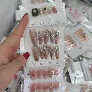 <span class=keywords><strong>Hermosas</strong></span> <span class=keywords><strong>uñas</strong></span> surtidas hechas a mano Estudio a granel-Producido más de 3000 diseños Patrón de puntas largas Prensa hecha a mano aleatoria en las <span class=keywords><strong>uñas</strong></span> - Product Image 5