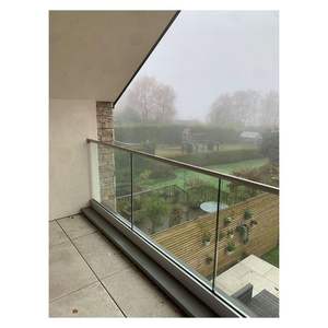 Pratico Design di Ringhiera in Vetro per Scale/Balconi con Profilo a U in Alluminio - Product Image 1