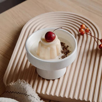 Ensemble de bols à pied hauts en porcelaine blanc pur, design moderne et créatif, pour usage hôtelier et de restauration, durable et écologique, pour plats froids et thé