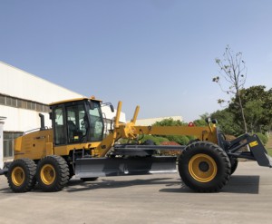 Новый дорожно-строительный грейдер GR180 мощностью 180 л.с. с передним отвалом и рыхлителями для общего назначения - Product Image 2