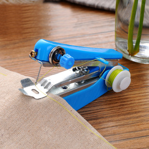 Machine à coudre manuelle portable, kit de couture de poche en plastique pratique pour les voyages, avec mini-fonctions de couture pour vêtements - Product Image 3