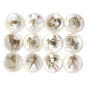Colgante de Piedra Preciosa de Concha de Nácar Natural Blanca Redonda de 19 mm con Parte Posterior Plana y Diseño de Constelaciones - Product Image 1