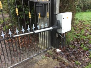 Lockmaster LM601 Ouvreur de <span class=keywords><strong>portail</strong></span> pivotant à Autogate à usage intensif Bras unique Design moderne pour villas - Product Image 5