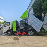 Camion balayeuse routière légère HOWO, machine de balayage sec et humide, conduite à droite en option pour les travaux d'assainissement