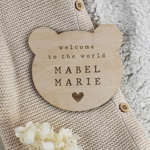 Panneau de bienvenue personnalisé en bois pour bébé avec nom, gravé au laser, accessoire photo nouveau-né, cadeau personnalisé pour bébé, prix usine - Product Image 1