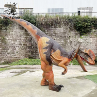 Costume de dinosaure Dilophosaurus marron réaliste et interactif, personnalisé, professionnel, pour adulte, idéal pour les parcs d'aventure (modèle 2026)