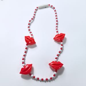 قلادة شفاه متوهجة بخرز أحمر وأبيض LED للزينة في حفلات الكرنفال وعيد الحب - Product Image 1