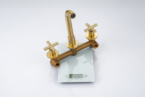 Grifo Mezclador de Lavabo Empotrado Moderno de Latón con Válvula Cerámica, Función Dosificadora, Tres Orificios, Doble Manija, Acabado Oro Cepillado - Product Image 5