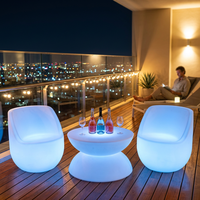 Lampe de sol LED décorative pour balcon et jardin, design contemporain, ambiance festive