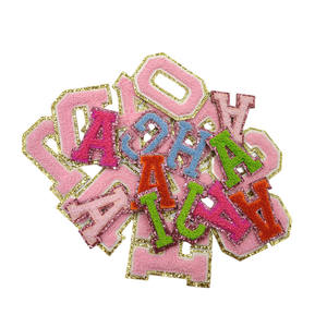 Nuevos Parches Termoadhesivos de Letras Inglesas Bordadas de Chenilla con Brillo y Borde Plateado Morado de 6.5cm, Ecológicos y con Efecto 3D - Product Image 3