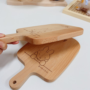 Planche à découper en bois Miffy 26,5x15,5cm, planche à fromage et à pain portable pour la cuisine - Product Image 3