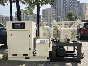 Compresseur industriel à vis et surpresseur intégré, lubrifié à l'huile, refroidissement par air, 30 bars, 2,3 m³/min, à aimant permanent - Product Image 1