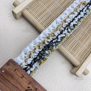 Fabrika doğrudan 2.5 cm siyah ve beyaz altın iplik Tweed konfeksiyon kenar dekorasyon için el yapımı tığ dantel şerit - Product Image 5