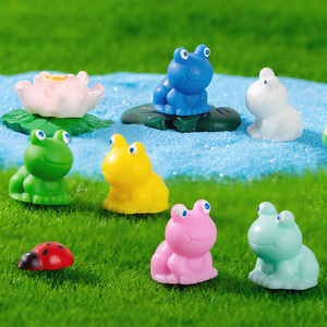 Miniature in resina: piccoli animali verdi, rane minuscole, all'ingrosso, da nascondere per decorazioni da giardino e artigianato per il Capodanno Cinese - Product Image 1