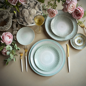 Ensemble décoratif de <span class=keywords><strong>table</strong></span> de dîner en porcelaine osseuse contemporaine assiettes de service en céramique verte motif végétal écologique pour les mariages - Product Image 6