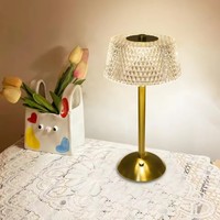Lampe de table LED moderne en acrylique transparent réglable avec port USB rechargeable pour hôtel, chevet, salon, restaurant et bureau