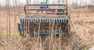 Tondeuse à gazon électrique intelligente télécommandée tout-terrain sur chenilles pour le désherbage en pente avec certificat CE - Product Image 3