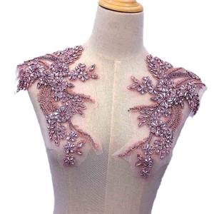 Applique Florale Brodée Avec Strass Et Perles à Coudre Pour