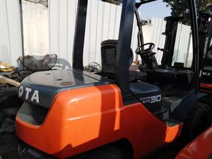 Chariot élévateur d'occasion TOYOTA FD30 pour travaux de terrassement - Offre Spéciale - Product Image 6