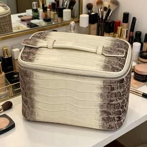 Elegant Crocodile Skin Cosmetic <b>Case</b> Large capacity Zipper Closure Portable <b>Makeup</b> Bag with Soft Handle - Product Image 3