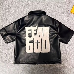 เสื้อแจ็คเก็ตหนัง PU คุณภาพสูงสำหรับผู้ชาย แบบซิป ปักลาย ปักตรา แขนสั้น มีกระเป๋าหน้าอก ซิปหนังเทียม - Product Image 2