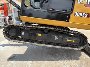 Excavadora CAT 306E usada en buenas condiciones de trabajo con motor original y bajo costo de mantenimiento - Product Image 5