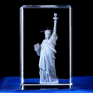 <span class=keywords><strong>New</strong></span> York Tourist Souvenir Sculpture Decoration Statue Of Liberty Crystal Crafts Laser Cube 3D Engraved Crystal - Product Image 2