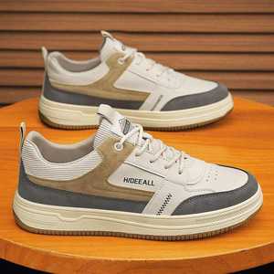 Vente en gros usine : Baskets basses rétro pour hommes - Chaussures de marche décontractées en PU pour hommes, noires et beiges, style marche - Product Image 4