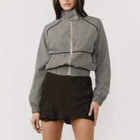 Vestes Courtes à Carreaux pour Femme en Tissu Tissé Mi-Lourd Personnalisé, Coupe Ample, Bordure Contrastante, Fermeture Éclair et Boutons Pression