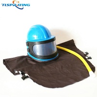 Sand Blast Industries utilise des casques rouges et bleus de protection de sécurité pour le sablage