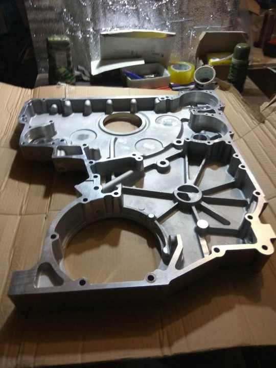 Source CUMMINS engine parts 3017318 4094813 cover gear on m 