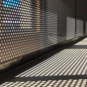 현대식 컬러 강철 와이어 메쉬 보강 천공 패널 (건설 안전 스크린 장비, 격리 펜싱, 내구성) - Product Image 1