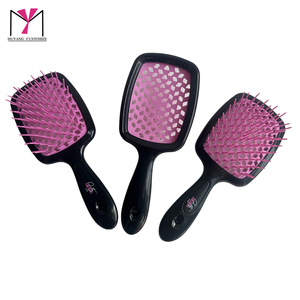 หวีไม้ขนแปรงเคลือบไฟฟ้าคุณภาพสูง ปรับแต่งสีได้หลากหลาย สำหรับใช้ในร้านเสริมสวยและที่บ้าน - Product Image 1