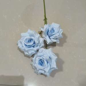 Fleurs artificielles en gros à 3 têtes de roses, pour arche de mariage, décoration de table, diverses couleurs pour toute mise en scène - Product Image 6