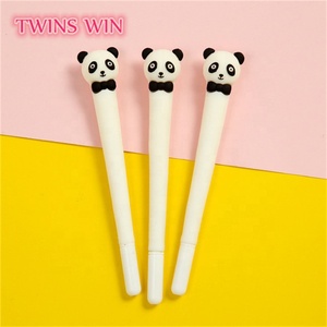 Vente en gros de <span class=keywords><strong>stylo</strong></span> étudiant en plastique <span class=keywords><strong>stylo</strong></span> pour enfants pendentif <span class=keywords><strong>Panda</strong></span> dessin animé <span class=keywords><strong>stylo</strong></span> gel bon marché de haute qualité - Product Image 3