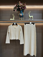 Nouvel ensemble de luxe en maille pour femme, style modeste, collection Printemps 2026, avec perles en strass, col rond, décontracté, 2 pièces : pull et jupe midi